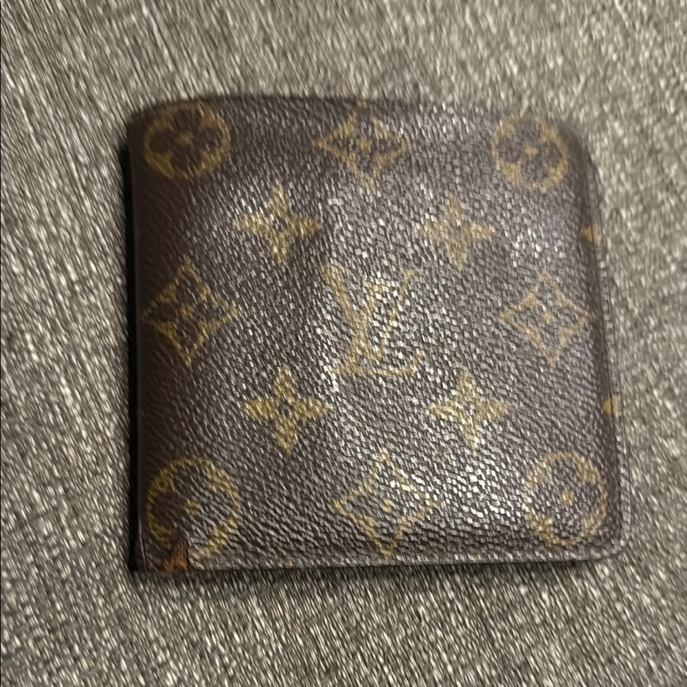 Louis Vuitton Brown Men’s Bi Fold Wallet Monogram
